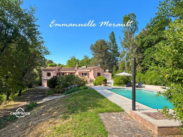 Villa à vendre 7 pièces avec piscine à BAGNOLS EN FORET (83)