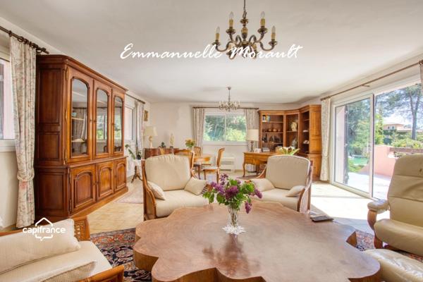 Villa à vendre 7 pièces avec piscine à BAGNOLS EN FORET (83)