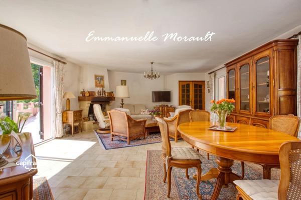 Villa à vendre 7 pièces avec piscine à BAGNOLS EN FORET (83)