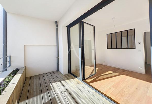 Suresnes - Appartement d'architecte- 95m² - Terrasse - Place de stationnement - Prestations ***