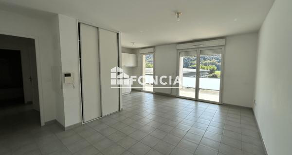 Location Appartement 2 pièces 48.39 m² - Saint-martin-d'hères 38400