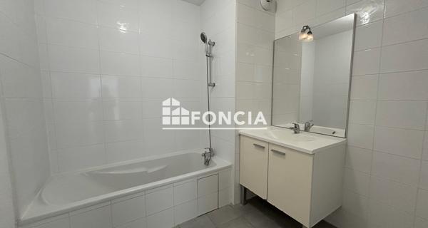 Location Appartement 2 pièces 48.39 m² - Saint-martin-d'hères 38400