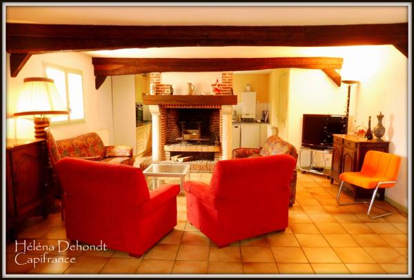 En vente cette belle propriété composée d'une grande maison principale et d'une maison de vacances.