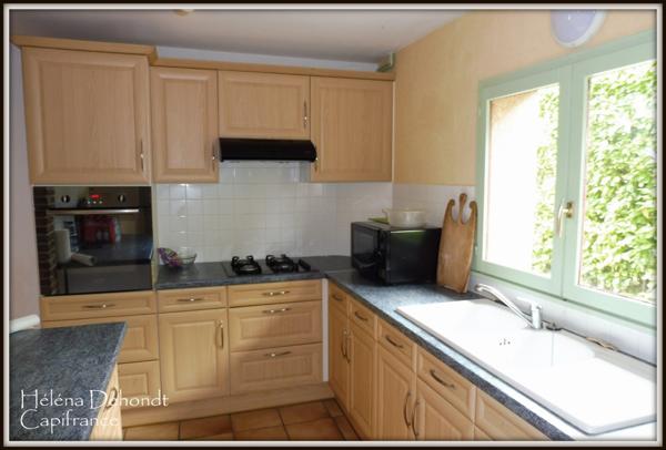 En vente cette belle propriété composée d'une grande maison principale et d'une maison de vacances.