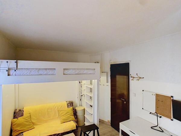 Métro ECOLE MILITAIRE - Avenue MOTTE-PIQUET - STUDIO de 14,80 m² LC - 2ème étage sans ascenseur