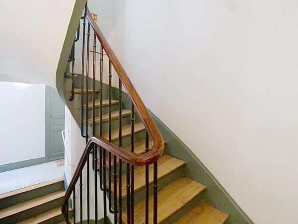 Métro ECOLE MILITAIRE - Avenue MOTTE-PIQUET - STUDIO de 14,80 m² LC - 2ème étage sans ascenseur