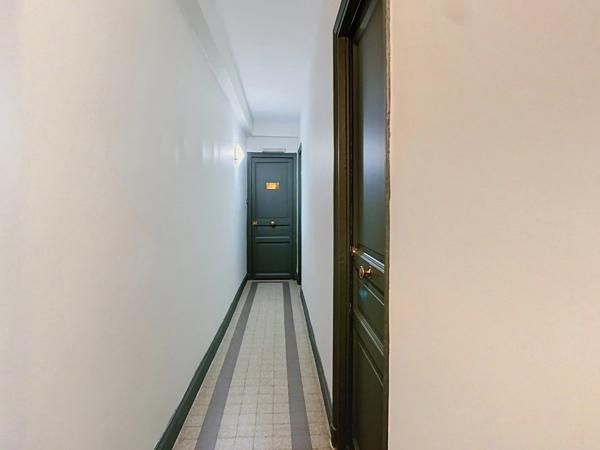 Métro ECOLE MILITAIRE - Avenue MOTTE-PIQUET - STUDIO de 14,80 m² LC - 2ème étage sans ascenseur