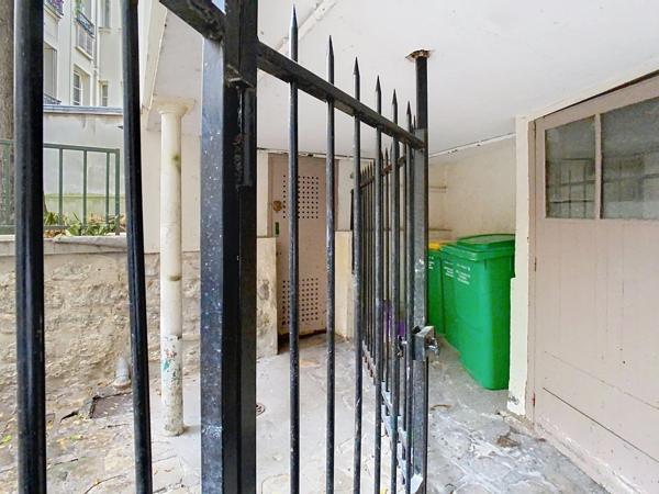 Métro ECOLE MILITAIRE - Avenue MOTTE-PIQUET - STUDIO de 14,80 m² LC - 2ème étage sans ascenseur