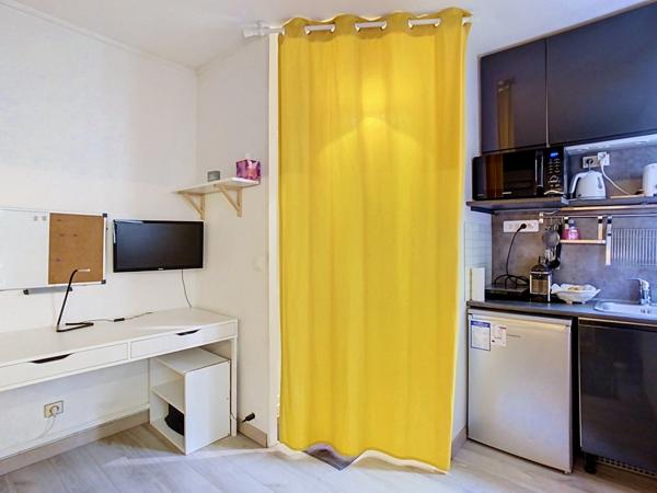 Métro ECOLE MILITAIRE - Avenue MOTTE-PIQUET - STUDIO de 14,80 m² LC - 2ème étage sans ascenseur