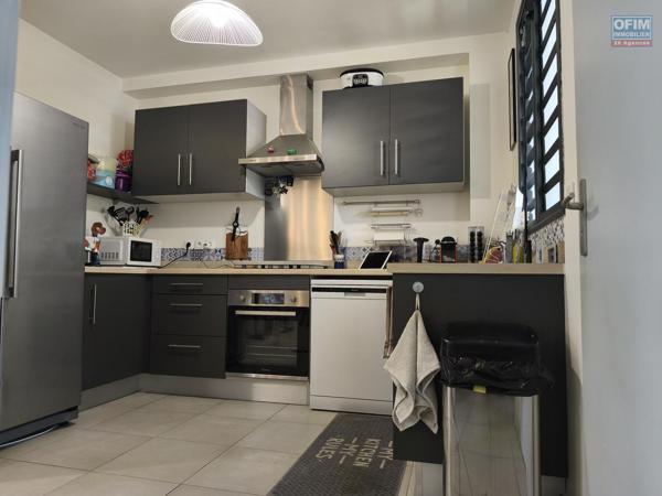 A vendre appartement T3 : 70,60 m2, avec varangue –Résidence récente Centre-ville de La Possession.