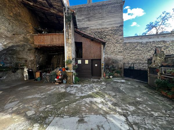 A VENDRE ENTRAIGUES SUR LA SORGUE  4 pièce(s) 125 m2