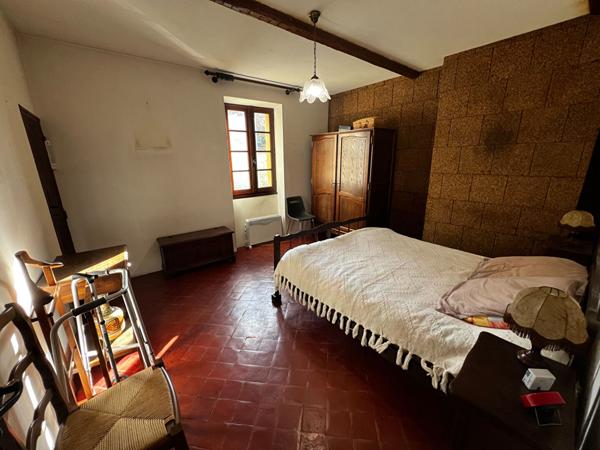 A VENDRE ENTRAIGUES SUR LA SORGUE  4 pièce(s) 125 m2