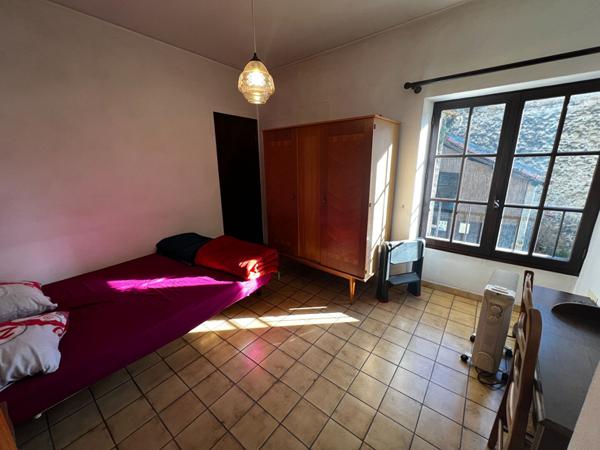 A VENDRE ENTRAIGUES SUR LA SORGUE  4 pièce(s) 125 m2