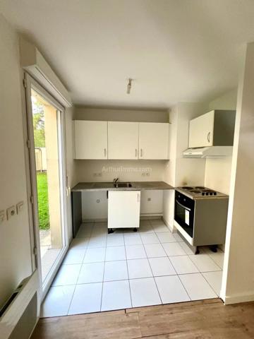 Vente                                                      Appartement
                        
                     3 pièces                      60 m2                     à Corbeil-Essonnes