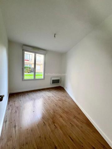 Vente                                                      Appartement
                        
                     3 pièces                      60 m2                     à Corbeil-Essonnes