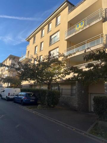 Vente                                                      Appartement
                        
                     3 pièces                      60 m2                     à Corbeil-Essonnes