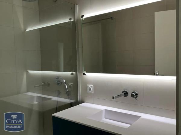 Appartement à louer 2 pièces 60.7m²