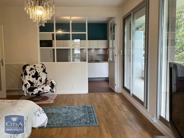Appartement à louer 2 pièces 60.7m²