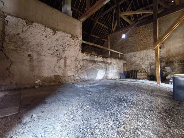 Vente                                                      Immeuble
                        
                     8 pièces                      384 m2                     à Saint-Hilaire