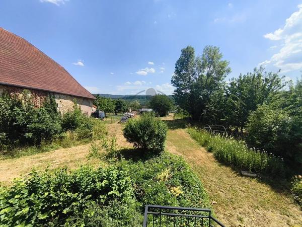 Vente                                                      Immeuble
                        
                     8 pièces                      384 m2                     à Saint-Hilaire