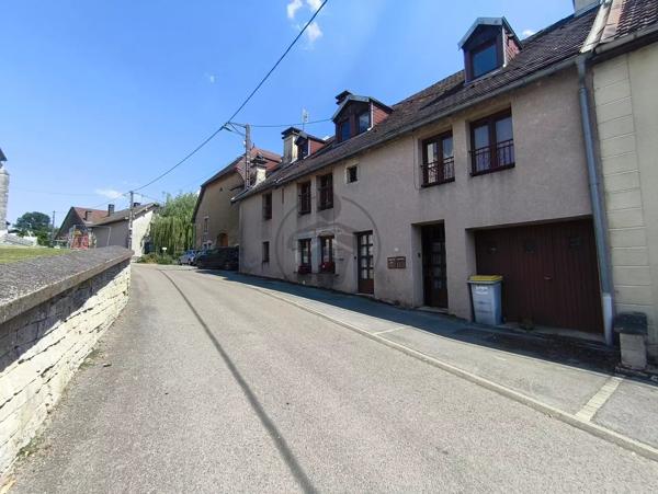 Vente                                                      Immeuble
                        
                     8 pièces                      384 m2                     à Saint-Hilaire