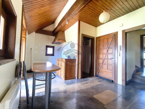 Vente                                                      Immeuble
                        
                     8 pièces                      384 m2                     à Saint-Hilaire