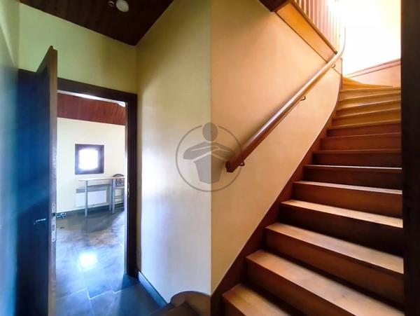 Vente                                                      Immeuble
                        
                     8 pièces                      384 m2                     à Saint-Hilaire