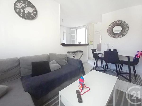 Appartement F2 à vendre  2 pièces - 39 m 2   MELUN  - 77