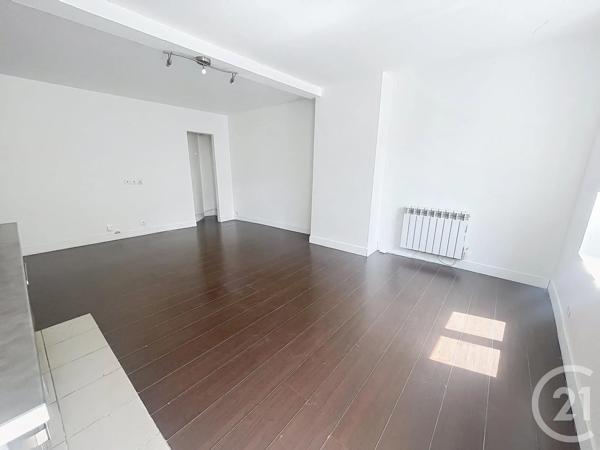 Appartement F2 à vendre  2 pièces - 39 m 2   MELUN  - 77