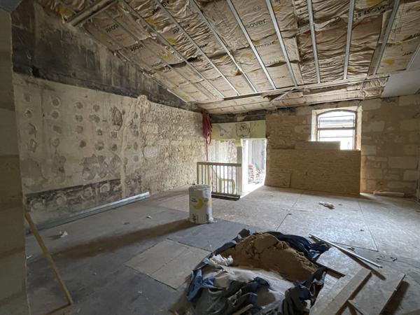 Immeuble de commerce et 2 appartements
