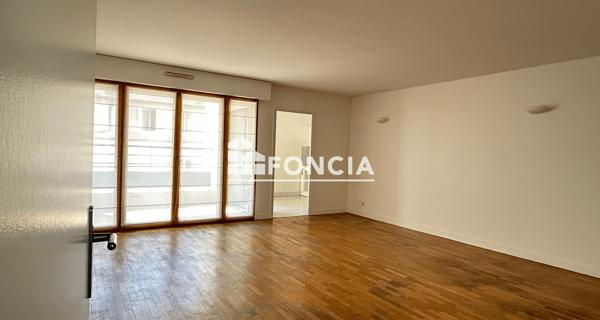 Location Appartement 3 pièces 75.17 m² - Paris 75015
