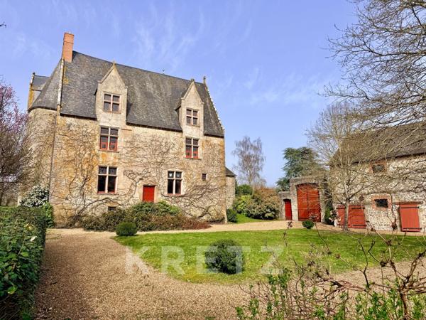 Manoir restauré du XVIe IMH 12ha rivière, bois et dépendances au calme