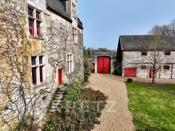 Manoir restauré du XVIe IMH 12ha rivière, bois et dépendances au calme