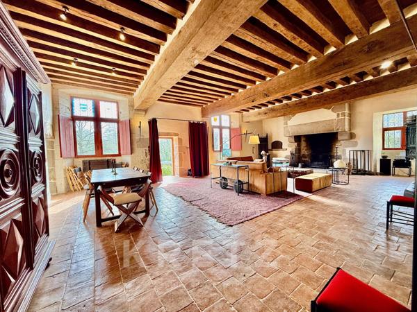 Manoir restauré du XVIe IMH 12ha rivière, bois et dépendances au calme