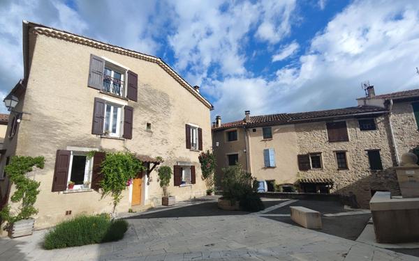 Maison à vendre    5 pièces •  Peyruis