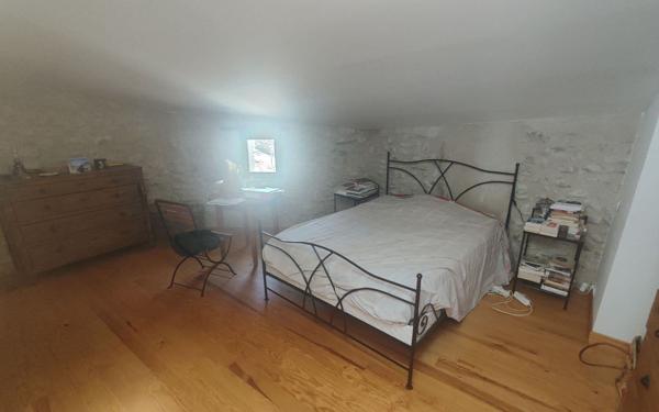 Maison à vendre    5 pièces •  Peyruis