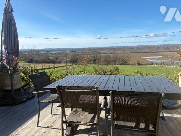 Exclusivité ! En coteaux, vue dégagée dans quartier prisé ! Jardin, garage, 4 chambres...A visiter !