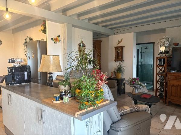 Exclusivité ! En coteaux, vue dégagée dans quartier prisé ! Jardin, garage, 4 chambres...A visiter !