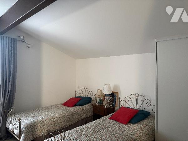 Exclusivité ! En coteaux, vue dégagée dans quartier prisé ! Jardin, garage, 4 chambres...A visiter !