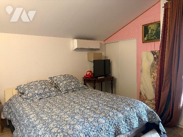 Exclusivité ! En coteaux, vue dégagée dans quartier prisé ! Jardin, garage, 4 chambres...A visiter !