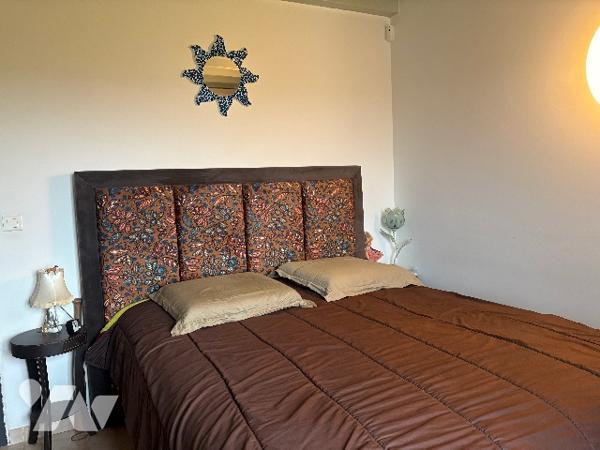 Exclusivité ! En coteaux, vue dégagée dans quartier prisé ! Jardin, garage, 4 chambres...A visiter !