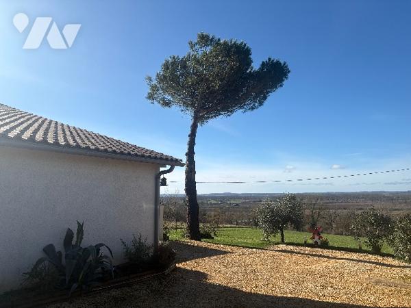 Exclusivité ! En coteaux, vue dégagée dans quartier prisé ! Jardin, garage, 4 chambres...A visiter !