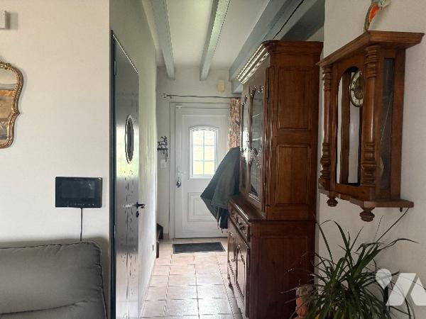 Exclusivité ! En coteaux, vue dégagée dans quartier prisé ! Jardin, garage, 4 chambres...A visiter !