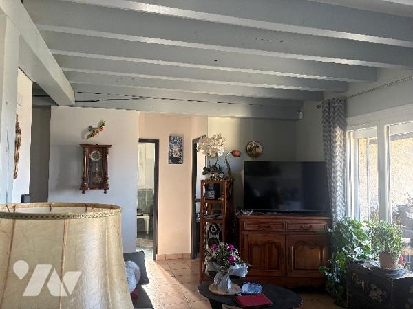 Exclusivité ! En coteaux, vue dégagée dans quartier prisé ! Jardin, garage, 4 chambres...A visiter !