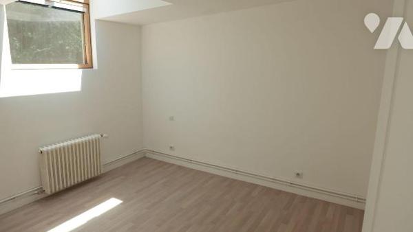 4 APPARTEMENTS RENOVES IDEAL INVESTISSEUR

A vendre à RETHEL (08300), en plein Centre-Ville, ...