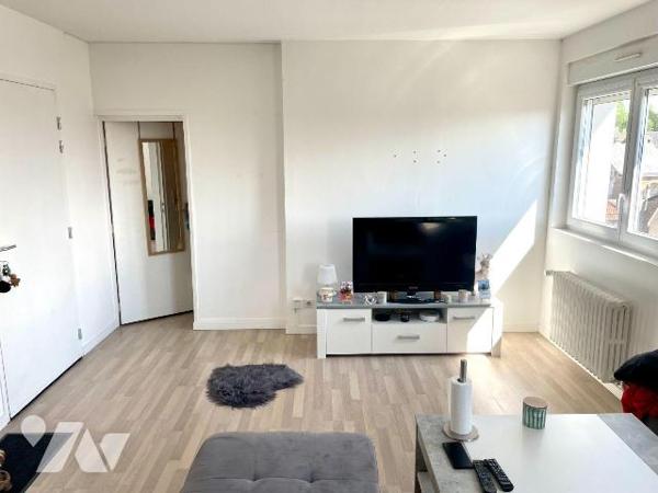 4 APPARTEMENTS RENOVES IDEAL INVESTISSEUR

A vendre à RETHEL (08300), en plein Centre-Ville, ...