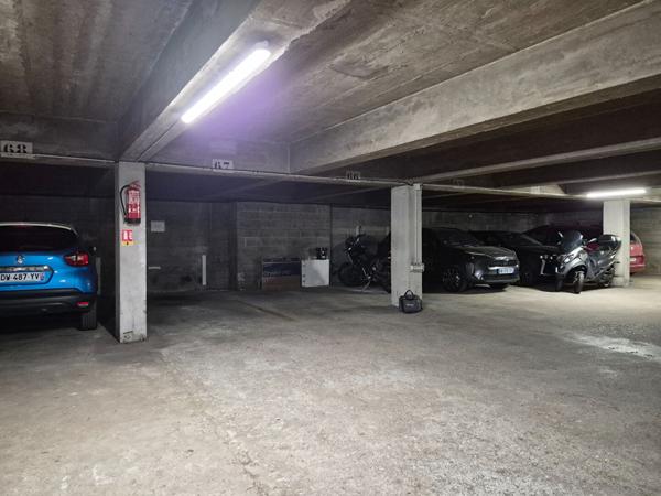 Place de PARKING dans copropriété sécurisée - Paris 12