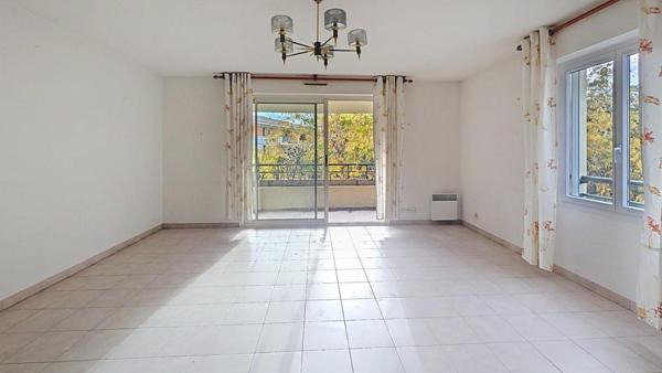 T3 de 70 m2 - 2 Terrasses - Parking en sous-sol