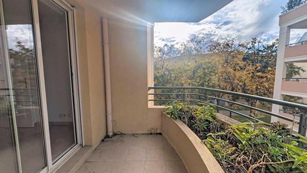 T3 de 70 m2 - 2 Terrasses - Parking en sous-sol