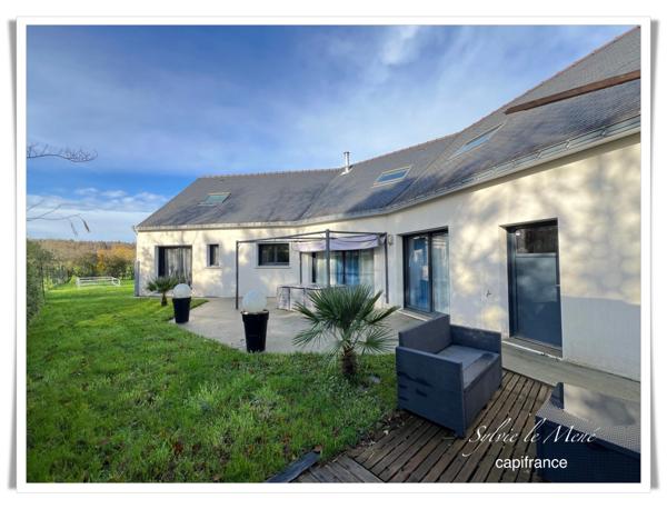 À vendre au Sourn, à proximité immédiate de Pontivy : découvrez cette spacieuse maison familiale de plus de 200 m² habitables